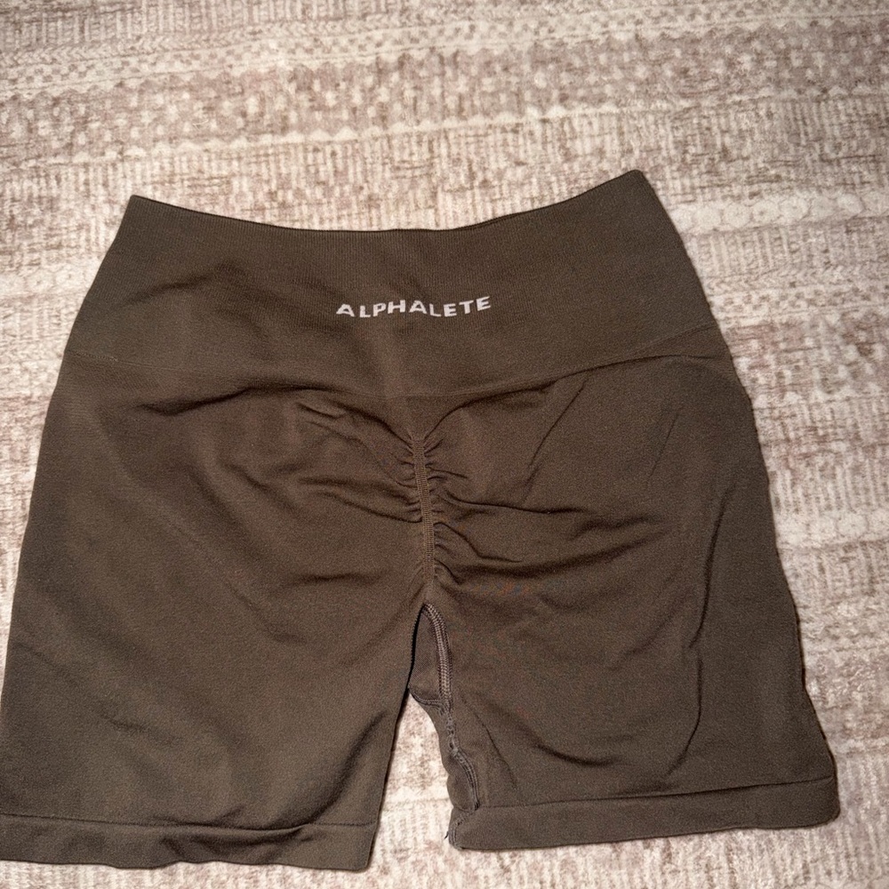 Women’s Alphalete Amplify Taupe Shorts
